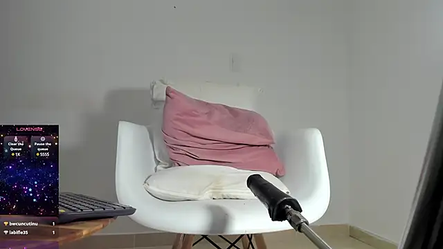 Snapshot of ariana_nix chatting on December 6, 11:47 pm ariana nix online show from December 6, 11:47 pm