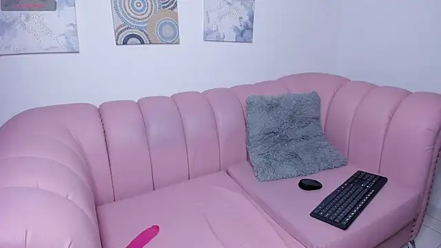 Snapshot of Aaliyah_Salma chatting on December 12, 10:52 pm Aaliyah Salma online show from December 12, 10:52 pm