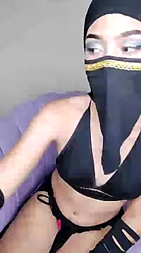 Snapshot of Aaliyah_Salma chatting on January 10, 10:46 pm Aaliyah Salma online show from January 10, 10:46 pm