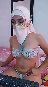 Snapshot of Aaliyah_Salma chatting on February 7, 7:38 pm Aaliyah Salma online show from February 7, 7:38 pm