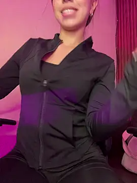 Snapshot of Aaliyah_Salma chatting on June 3, 7:41 pm Aaliyah Salma online show from June 3, 7:41 pm