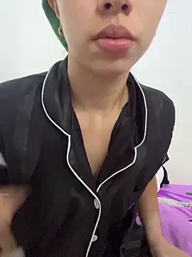 Snapshot of Aaliyah_Salma chatting on June 7, 6:22 pm Aaliyah Salma online show from June 7, 6:22 pm