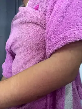 Snapshot of Aaliyah_Salma chatting on July 3, 6:47 pm Aaliyah Salma online show from July 3, 6:47 pm