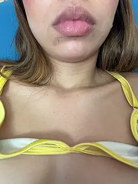 Snapshot of Aaliyah_Salma chatting on July 12, 6:59 am Aaliyah Salma online show from July 12, 6:59 am