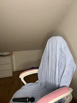 Snapshot of LeMagique- chatting on February 12, 9:43 pm LeMagique- online show from February 12, 9:43 pm