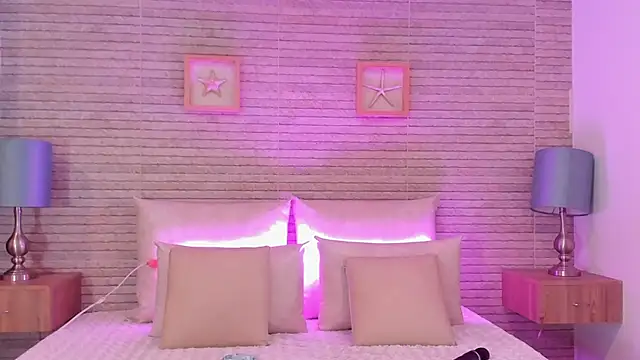 Snapshot of Catalinna_Thompson chatting on March 22, 12:04 pm Catalinna Thompson online show from March 22, 12:04 pm