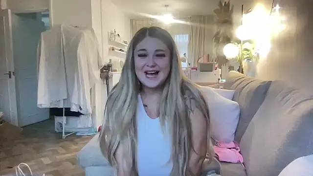Snapshot of blairbella chatting on January 16, 3:46 pm blairbella online show from January 16, 3:46 pm