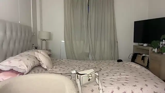 Snapshot of blairbella chatting on February 21, 5:53 pm blairbella online show from February 21, 5:53 pm