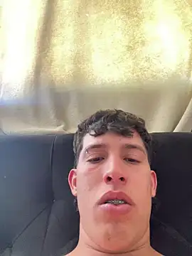 Snapshot of breiderxexiboys chatting on December 16, 5:43 pm breiderxexiboys online show from December 16, 5:43 pm