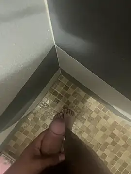 Snapshot of mylovetr1 chatting on December 17, 5:40 am mylovetr1 online show from December 17, 5:40 am