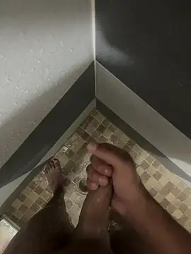 Snapshot of mylovetr1 chatting on December 19, 5:29 am mylovetr1 online show from December 19, 5:29 am