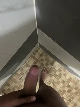 Snapshot of mylovetr1 chatting on January 7, 5:12 am mylovetr1 online show from January 7, 5:12 am