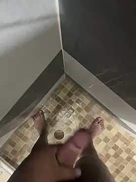 Snapshot of mylovetr1 chatting on October 13, 2:11 am mylovetr1 online show from October 13, 2:11 am