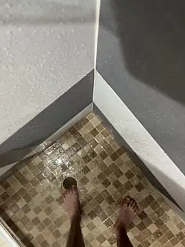 Snapshot of mylovetr1 chatting on December 21, 11:45 pm mylovetr1 online show from December 21, 11:45 pm