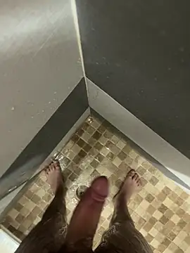 Snapshot of mylovetr1 chatting on February 15, 11:23 pm mylovetr1 online show from February 15, 11:23 pm