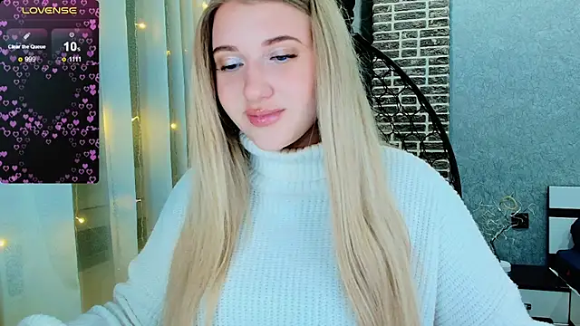 Evacadooo online show from November 29, 1:30 am