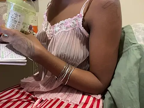 Snapshot of iveedie017 chatting on November 6, 11:48 pm iveedie017 online show from November 6, 11:48 pm