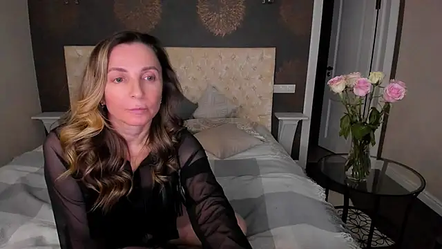 Snapshot of AllisonWilliams chatting on December 2, 7:38 pm AllisonWilliams online show from December 2, 7:38 pm