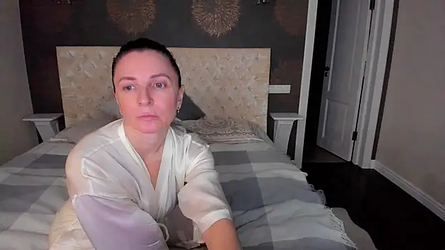 Snapshot of AllisonWilliams chatting on December 16, 6:05 pm AllisonWilliams online show from December 16, 6:05 pm