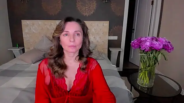 Snapshot of AllisonWilliams chatting on February 6, 7:40 pm AllisonWilliams online show from February 6, 7:40 pm