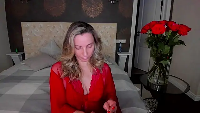 Snapshot of AllisonWilliams chatting on February 15, 4:23 pm AllisonWilliams online show from February 15, 4:23 pm