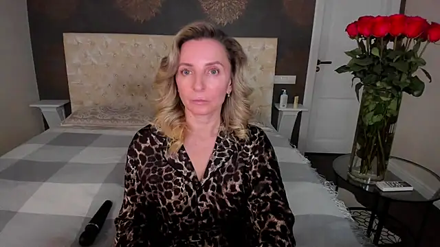 Snapshot of AllisonWilliams chatting on September 12, 4:51 pm AllisonWilliams online show from September 12, 4:51 pm