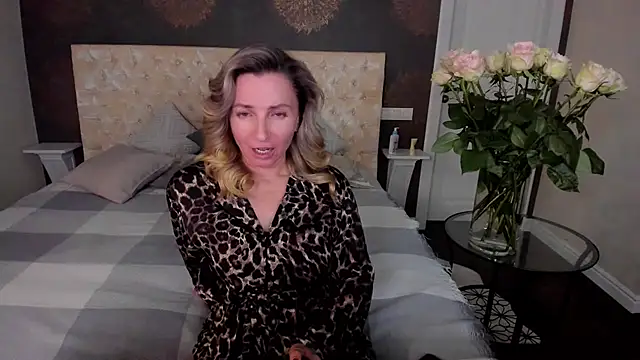 Snapshot of AllisonWilliams chatting on September 29, 5:18 pm AllisonWilliams online show from September 29, 5:18 pm