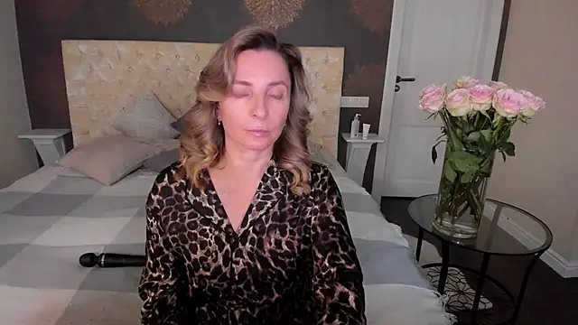 Snapshot of AllisonWilliams chatting on October 6, 4:37 pm AllisonWilliams online show from October 6, 4:37 pm