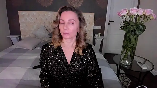 Snapshot of AllisonWilliams chatting on December 2, 5:41 pm AllisonWilliams online show from December 2, 5:41 pm