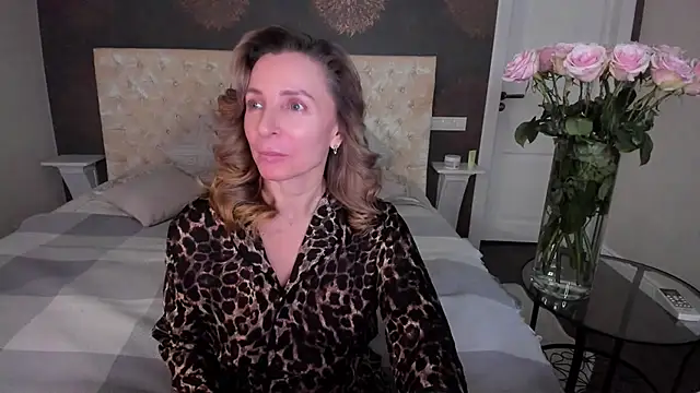 Snapshot of AllisonWilliams chatting on December 3, 6:06 pm AllisonWilliams online show from December 3, 6:06 pm