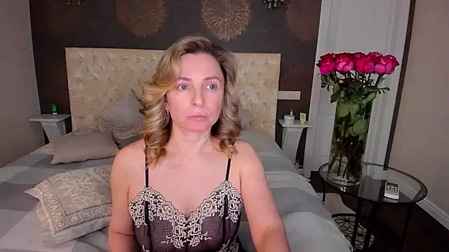 Snapshot of AllisonWilliams chatting on January 17, 4:33 pm AllisonWilliams online show from January 17, 4:33 pm