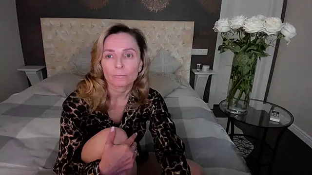 Snapshot of AllisonWilliams chatting on February 2, 3:11 pm AllisonWilliams online show from February 2, 3:11 pm