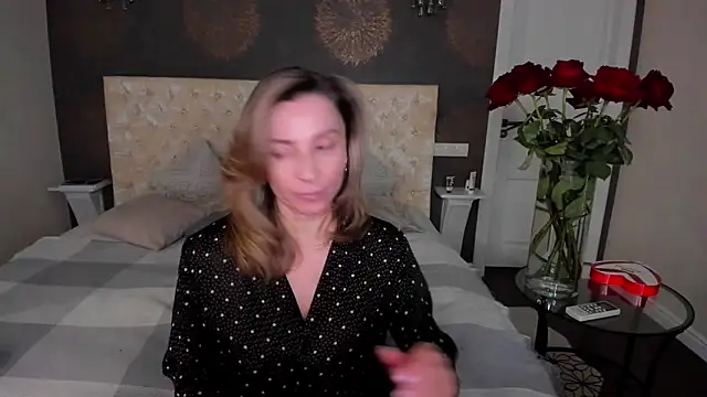 Snapshot of AllisonWilliams chatting on February 19, 3:41 pm AllisonWilliams online show from February 19, 3:41 pm