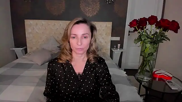 Snapshot of AllisonWilliams chatting on February 20, 4:18 pm AllisonWilliams online show from February 20, 4:18 pm