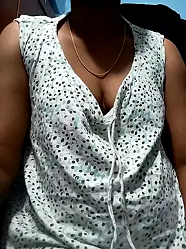 Snapshot of Tamillminnal chatting on February 13, 5:22 pm Tamillminnal online show from February 13, 5:22 pm