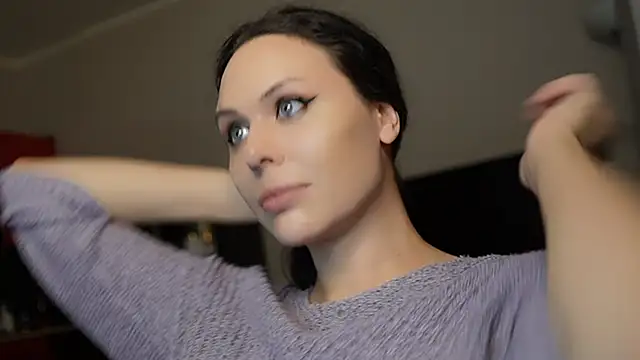 MollyCheiz online show from December 13, 10:34 pm