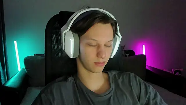 Ostin meow online show from February 8, 1:14 pm