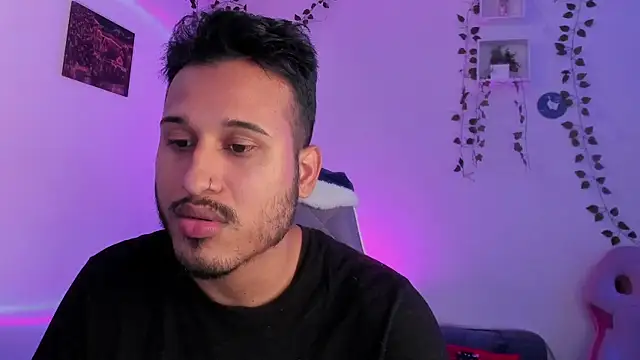 Snapshot of Raf_brunette chatting on December 5, 12:55 pm Raf brunette online show from December 5, 12:55 pm