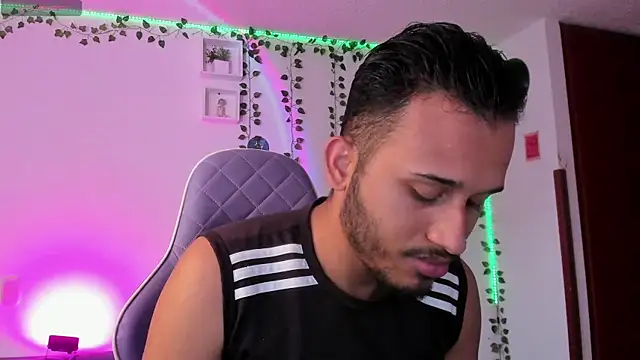 Snapshot of Raf_brunette chatting on January 10, 12:26 pm Raf brunette online show from January 10, 12:26 pm