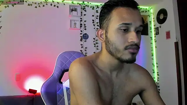 Snapshot of Raf_brunette chatting on January 11, 11:23 am Raf brunette online show from January 11, 11:23 am