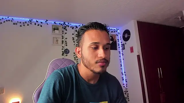 Snapshot of Raf_brunette chatting on January 12, 10:02 am Raf brunette online show from January 12, 10:02 am