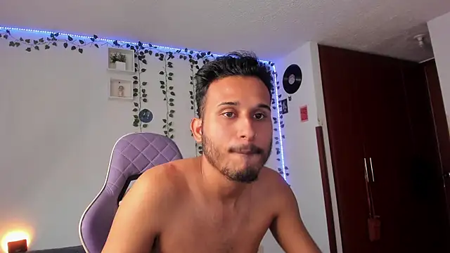 Snapshot of Raf_brunette chatting on January 12, 1:05 pm Raf brunette online show from January 12, 1:05 pm