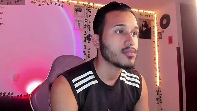 Snapshot of Raf_brunette chatting on January 27, 11:00 am Raf brunette online show from January 27, 11:00 am