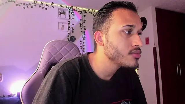 Snapshot of Raf_brunette chatting on January 29, 10:58 am Raf brunette online show from January 29, 10:58 am