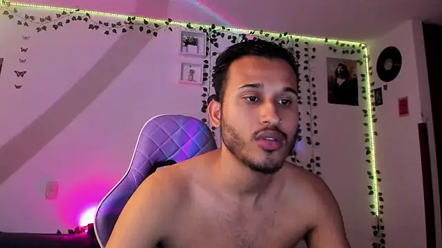 Snapshot of Raf_brunette chatting on January 30, 11:01 am Raf brunette online show from January 30, 11:01 am