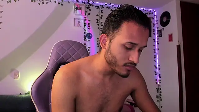 Snapshot of Raf_brunette chatting on January 31, 12:18 pm Raf brunette online show from January 31, 12:18 pm