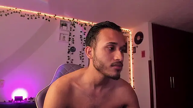 Snapshot of Raf_brunette chatting on February 2, 11:40 am Raf brunette online show from February 2, 11:40 am