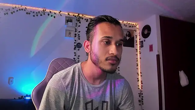 Snapshot of Raf_brunette chatting on February 3, 11:20 am Raf brunette online show from February 3, 11:20 am