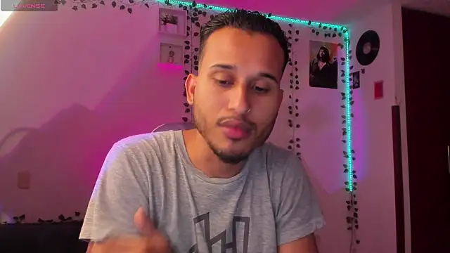 Snapshot of Raf_brunette chatting on February 9, 10:53 am Raf brunette online show from February 9, 10:53 am