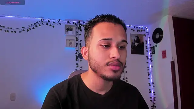 Snapshot of Raf_brunette chatting on February 25, 12:03 pm Raf brunette online show from February 25, 12:03 pm